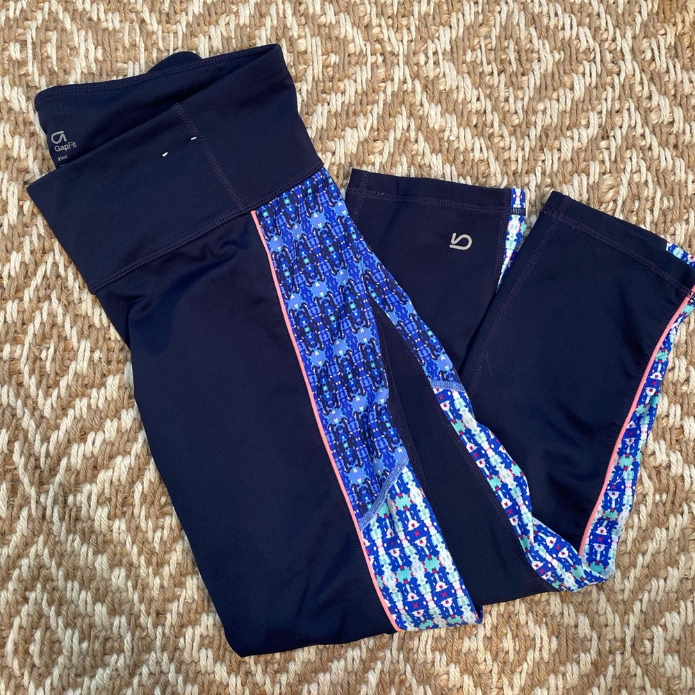 Gap Women’s workout leggings, cropped
